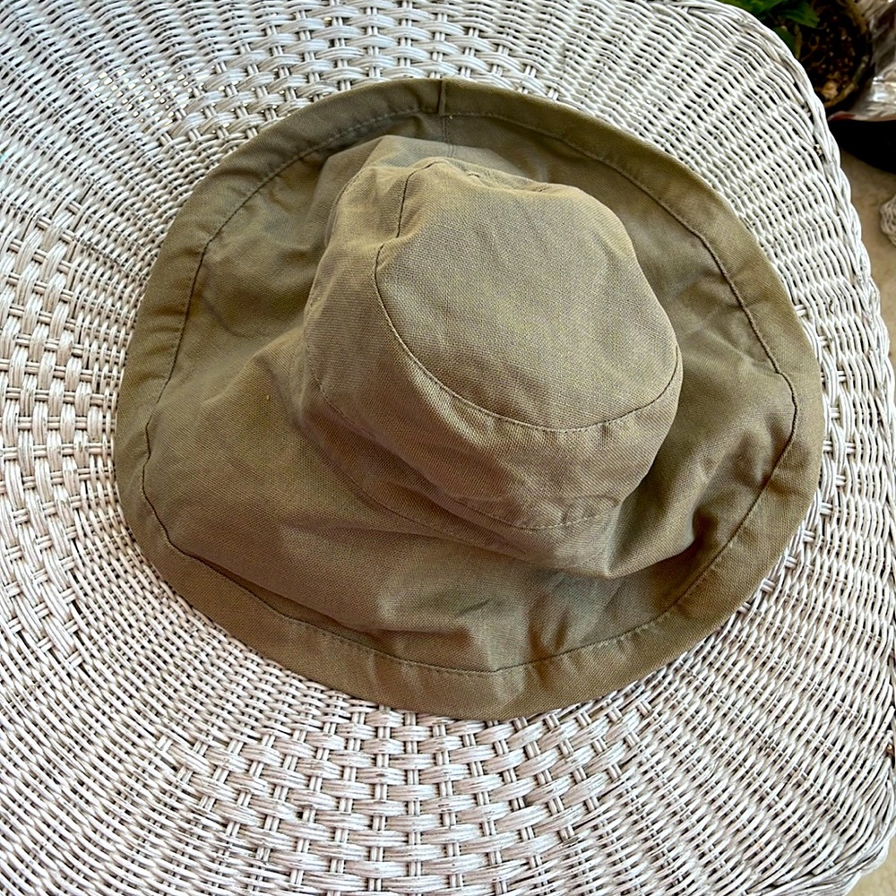 DP floppy sun hat